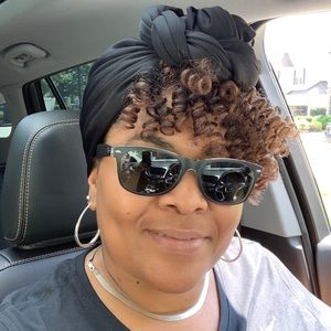 Meet your Posher, Danett